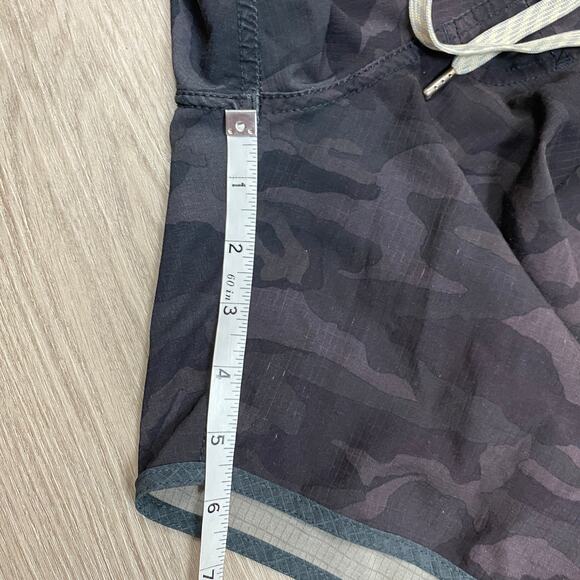 Vuori Stockton Performance Athletic Camo Shorts Men's Medium - Picture 7 of 12